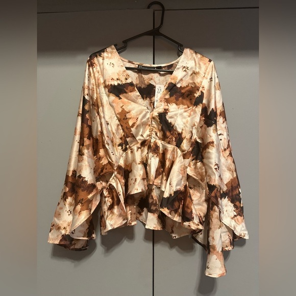 New York & Company Tops - ❤️New York & Company - Kimono Sleeve V-Neck Blouse (Size Medium)